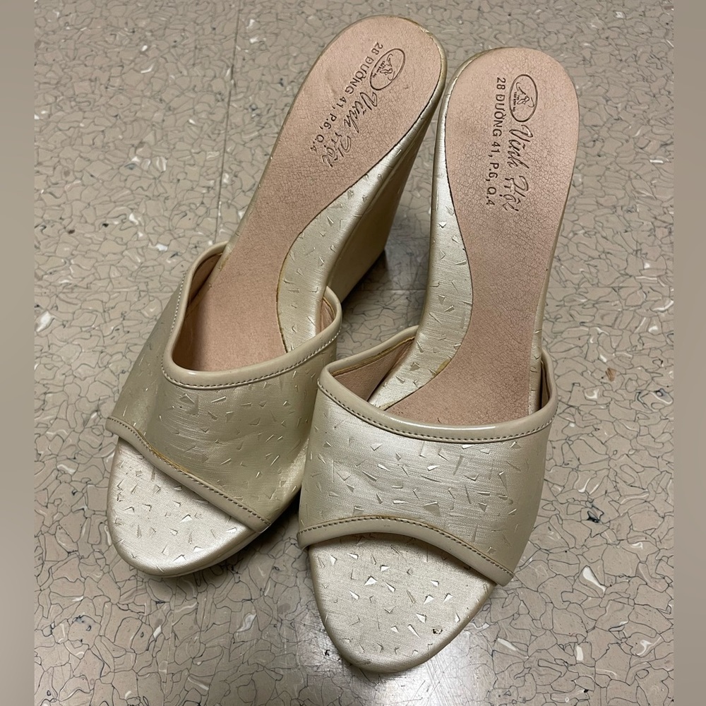 Vinh Hoi platform stilettos size 37